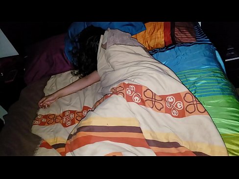 ❤️ सौतेनी आमा सुतेको बेला आफ्नी जवान सौतेनी आमालाई पिट्दै। गुदा अश्लील ❌❤